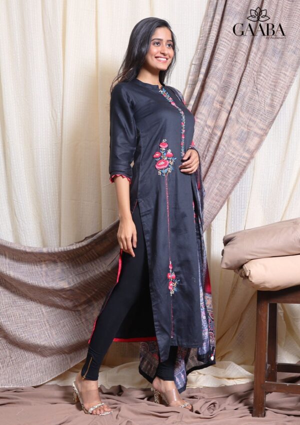 Gaaba Forever black kurti with hand embroidery nd digital print muslin dupatta-13605
