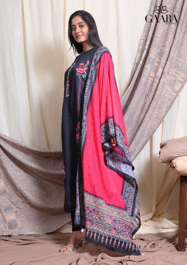 Gaaba Forever black kurti with hand embroidery nd digital print muslin dupatta-13606